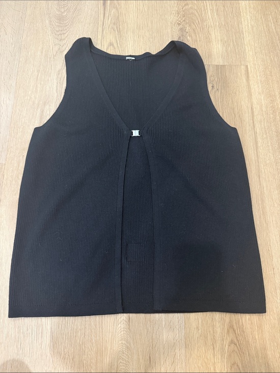 ALO Yoga Tops - ALO Yoga Black Ribbed V-Neck Tank with Front Clasp